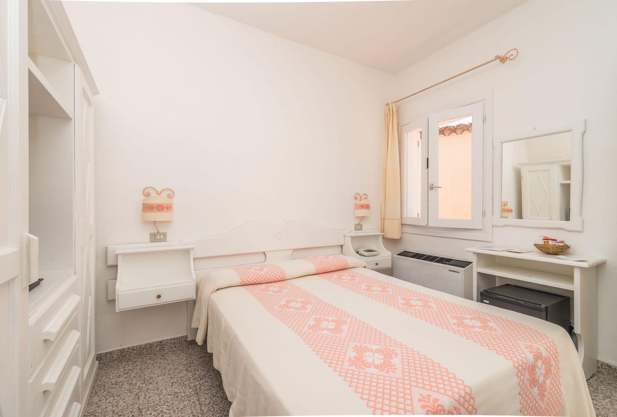 Hotel 3 Botti Байя Сардиния Экстерьер фото