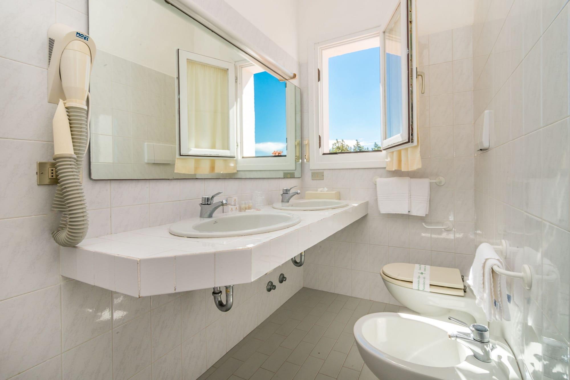 Hotel 3 Botti Байя Сардиния Экстерьер фото