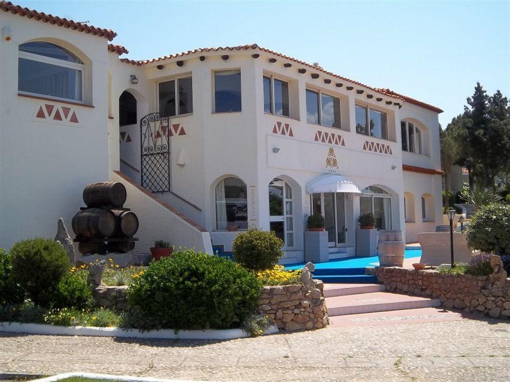 Hotel 3 Botti Байя Сардиния Экстерьер фото